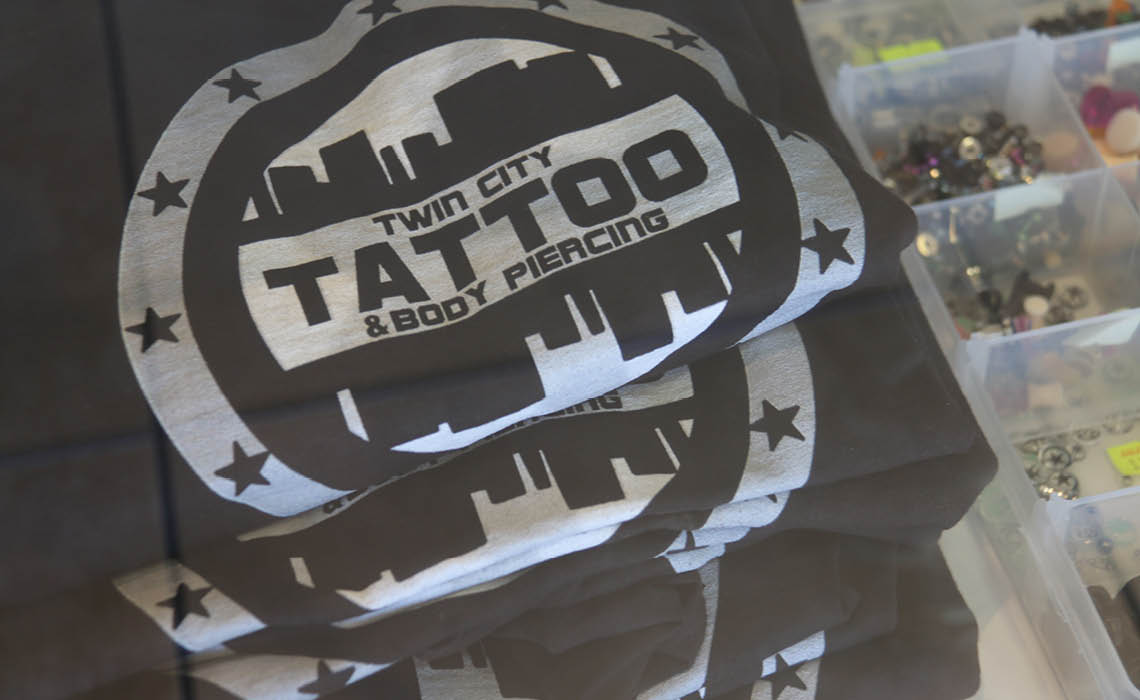 Pin by 𝐾𝑦𝑖𝑒𝑚𝑎 on Tattoos  City tattoo Tattoo studio Tattoos and  piercings